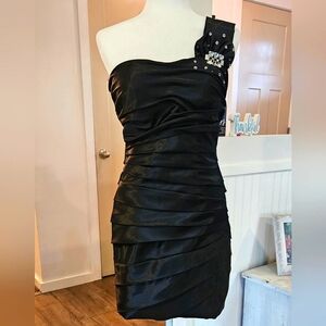Worn Once! - CINDY - Black Ruched Formal  One Shoulder Mini - Size M